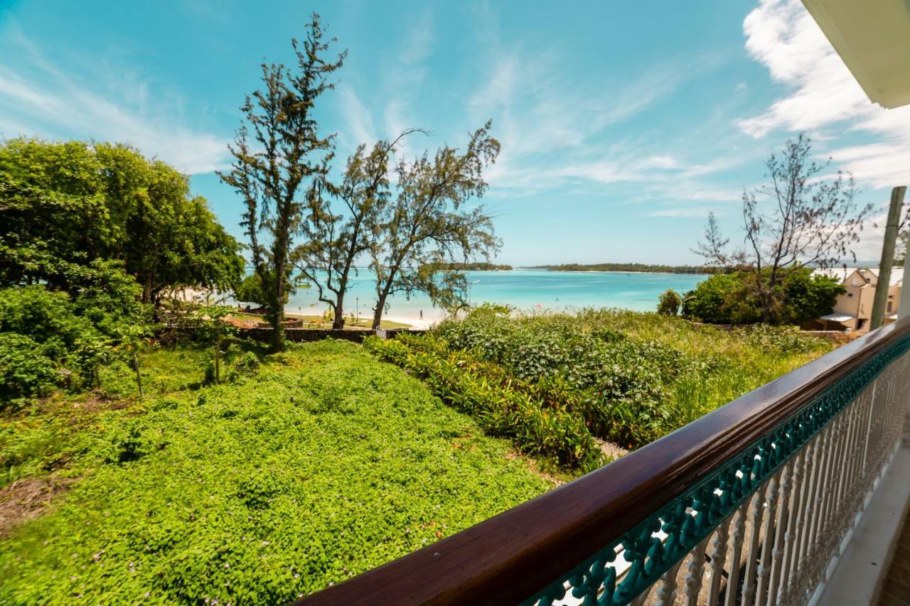 Villa Bella Charming Beachfront Guesthouse Blue Bay Eksteriør billede